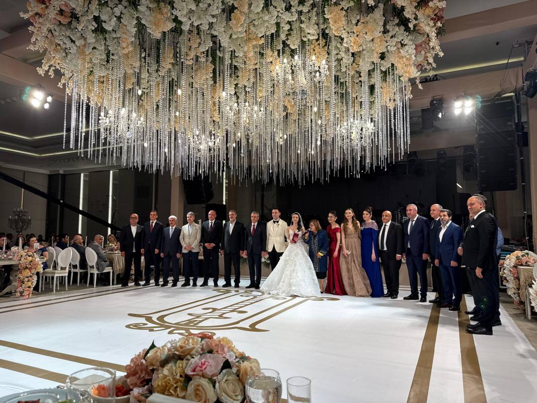 Gaziantep Ve Türkiye Magazini Bu Düğünü Konuşuyor! Uğurlu Ailesi'nden Işın Karaca'lı Muhteşem Düğün 1